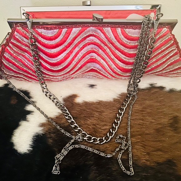 Red & White Embellished Handbag with shoulder chains and hand chains - Picture 5 of 8